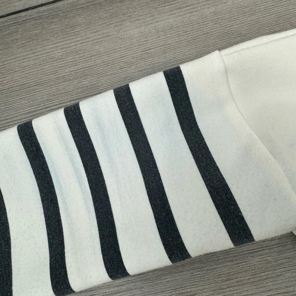 Tuckernuck Pomander Place Striped
Evie Swing Sweatshirt - One Size - Picture 15 of 15